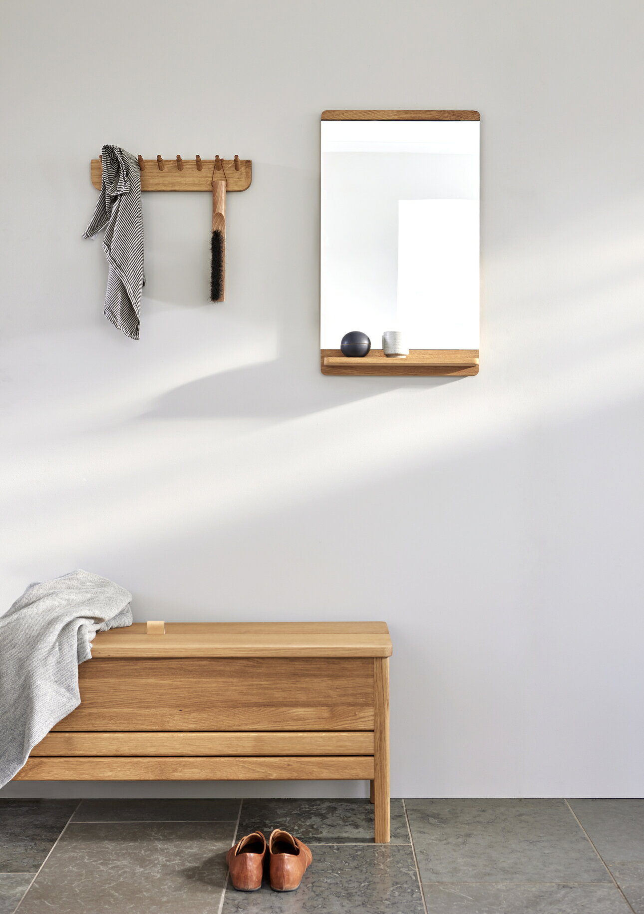 【全品10倍】Form & Refine フォーム&リファイン Rim Wall Mirror リム ウォールミラー 鏡 壁掛け ミラー 姿見 全身 棚付き オーク 無垢材 ウォールシェルフ 北欧 デンマーク おしゃれ 玄関 洗面所 トイレ リビング インフィニティ 木製 軽量 40×68 35×110 [3]