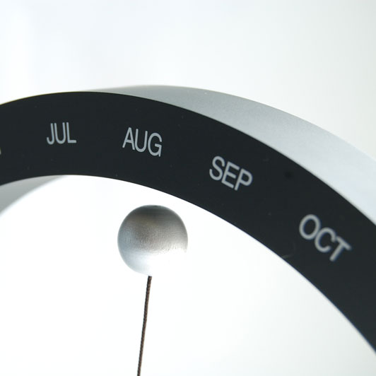 MoMA パーペチュアルカレンダー シルバー モマ 万年カレンダー バレンタイン おしゃれ かわいい 万年カレンダー 予定 モマ ニューヨーク近代美術館 オフィス オブジェ ギフト 誕生日プレゼント 女友達 結婚格安通販　バレンタイン　人気　ランキング