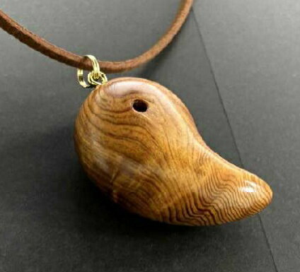 屋久杉「 虎杢」 勾玉ペンダント 和アクセアサリー ナチュラル ウッドネックレス 屋久杉認定シール付