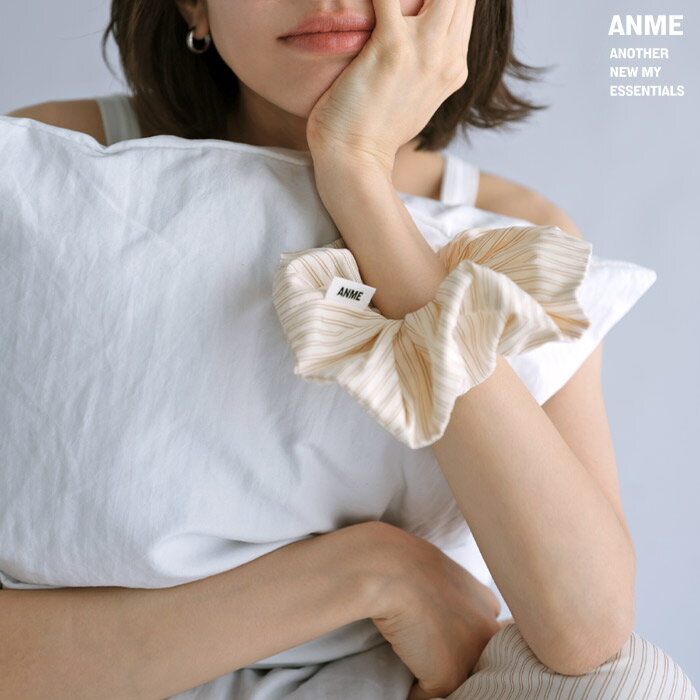 ANME アンメ カラーストライプ シュシュ【巾着付き/2点セット】レディース ボリューム ヘアゴム ヘアアクセサリー 髪留め ファッション小物 グッズ ポーチ 小物入れ ロゴ ストライプ柄 ギフト カジュアル トレンド セットアップ 春夏 秋冬 春 夏 秋 冬