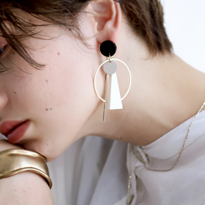 アクセ送料無料 デザインピアス ピアス レディース アシンメトリー フープ・再再販。(30)メール便可のサムネイル