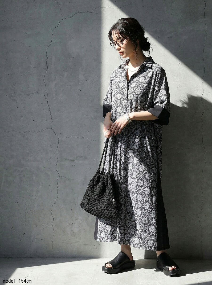 静かに格上げする服。ダマスク柄 ワンピース レディース 半袖 ロング 配色 切替 レギュラーカラー 柄ワンピ レディースファッション レディース 大人カジュアル モード シンプル ゆったり 体型カバー antiqua 送料無料・(100)メール便可 antiqua-a-10032079 antiqua(アンティカ) サンプル画像3