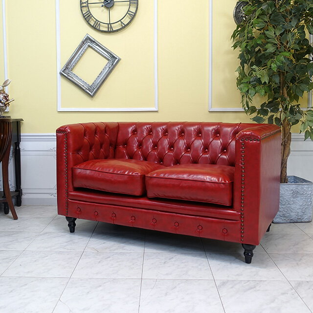 ソファ 2人掛け アンティーク 輸入家具 そふぁ ヴィンセント ソファ 二人掛け 2シーター アンティーク ダブルソファ チェスターフィールド ソファ 2人用 英国 イギリス レストラン ローソファ 飲食店 店舗什器 カフェ 美容室 フェイクレザー PU 合皮 レッド 赤 vm2p63k [2]