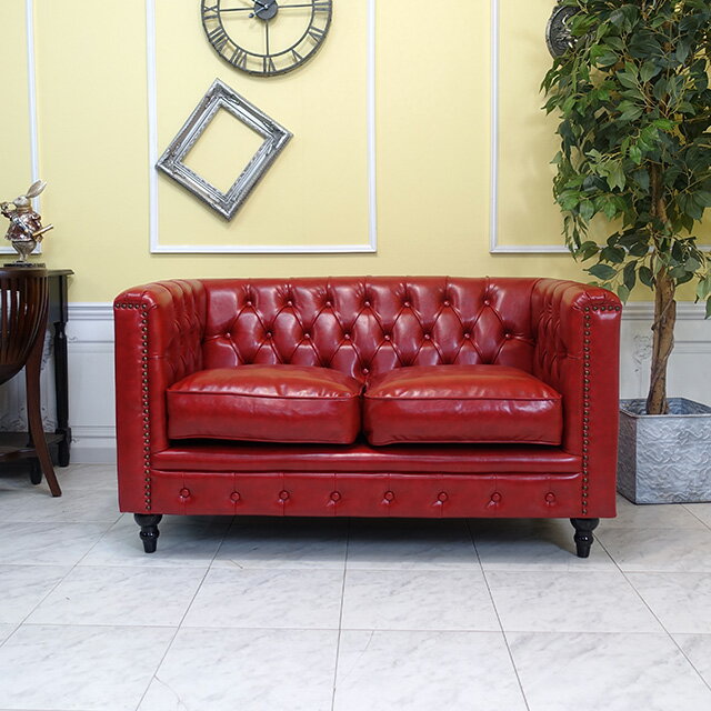 ソファ 2人掛け アンティーク 輸入家具 そふぁ ヴィンセント ソファ 二人掛け 2シーター アンティーク ダブルソファ チェスターフィールド ソファ 2人用 英国 イギリス レストラン ローソファ 飲食店 店舗什器 カフェ 美容室 フェイクレザー PU 合皮 レッド 赤 vm2p63k [3]