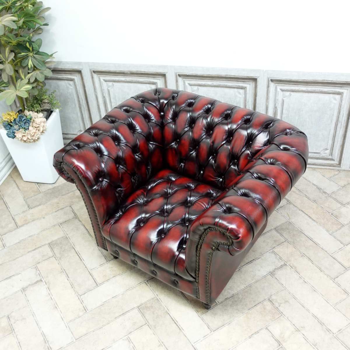 輸入家具 チェスターフィールド ソファ 一人掛け ソファー 1人掛け 一人用 アンティーク シングルソファー ヴィンセント イギリス 英国 おしゃれ ソファ ボタンシート レトロ ソファ デザイナーズ サロン 店舗什器 本物の高級感 本革 本皮 革張り レッド 赤 vjb1l914k [2]