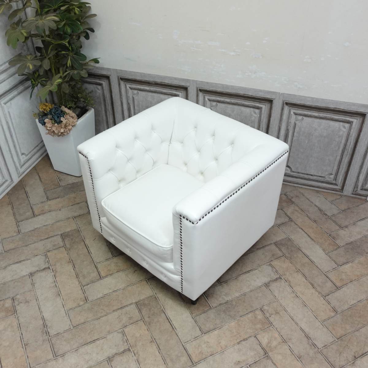 輸入家具 ソファー 一人用 ソファ チェスターフィールド ソファー ヴィンセント デザイナーズ イギリス 英国 ヨーロッパ おしゃれ ソファ 書斎 店舗什器 美容室 アンティーク アンティーク風 アンティーク調 ミッドセンチュリー フェイクレザー 合皮 ホワイト 白 vm1p65k [2]