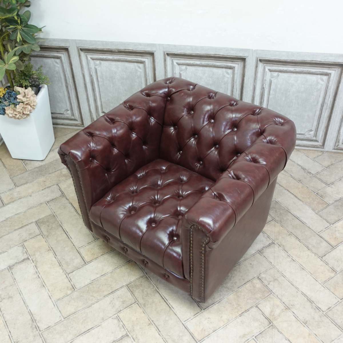 輸入家具 チェスターフィールド ソファ ソファ 一人掛け おしゃれ アンティーク ソファー そふぁ ヴィンセント デザイナーズ ヴィンテージ レトロ シングルソファー 1人用 英国 イギリス 店舗什器 美容室 フェイクレザー PU 合皮 ブラウン 茶 vcb1p38k [2]