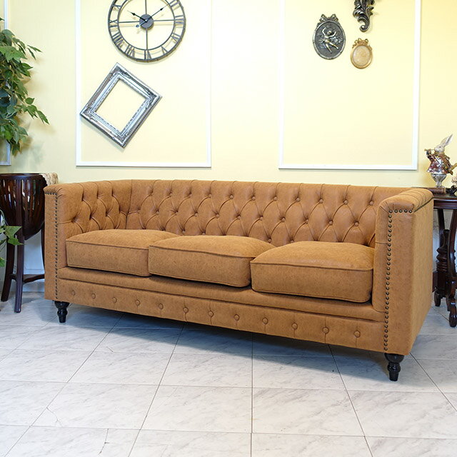 輸入家具 ソファー 3人掛け アンティーク ソファー ヴィンセント ソファ 三人掛け 3シーター アンティーク トリプルソファ チェスターフィールド ソファ 3人用 英国 イギリス レストラン 飲食店 店舗什器 カフェ 美容室 フェイクレザー PU 合皮 キャメル ブラウン VM3P39K