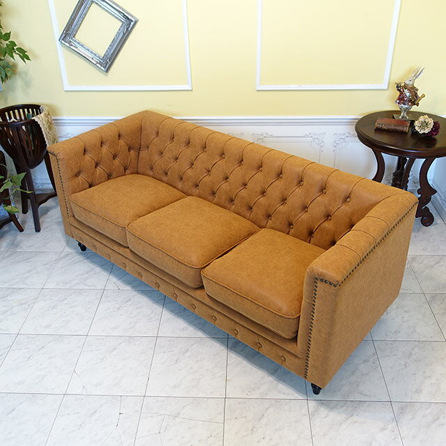 輸入家具 ソファー 3人掛け アンティーク ソファー ヴィンセント ソファ 三人掛け 3シーター アンティーク トリプルソファ チェスターフィールド ソファ 3人用 英国 イギリス レストラン 飲食店 店舗什器 カフェ 美容室 フェイクレザー PU 合皮 キャメル ブラウン VM3P39K [2]