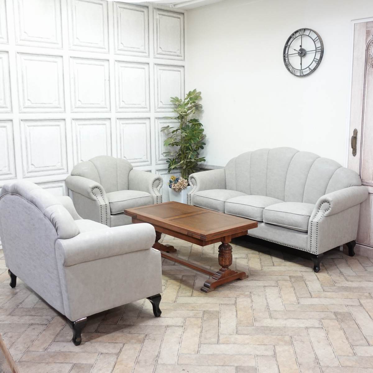 輸入家具 姫系 ソファー 二人掛け ソファ 2人用 シェルファ ダブルソファー 猫足 猫脚 貝殻 シェル おしゃれ ソファ かわいい ヨーロッパ デザイナーズ モダンインテリア 店舗什器 可愛い ソファー ホテル 美容室 エステサロン フェイクレザー 合皮 グレージュ vs2p101k [3]