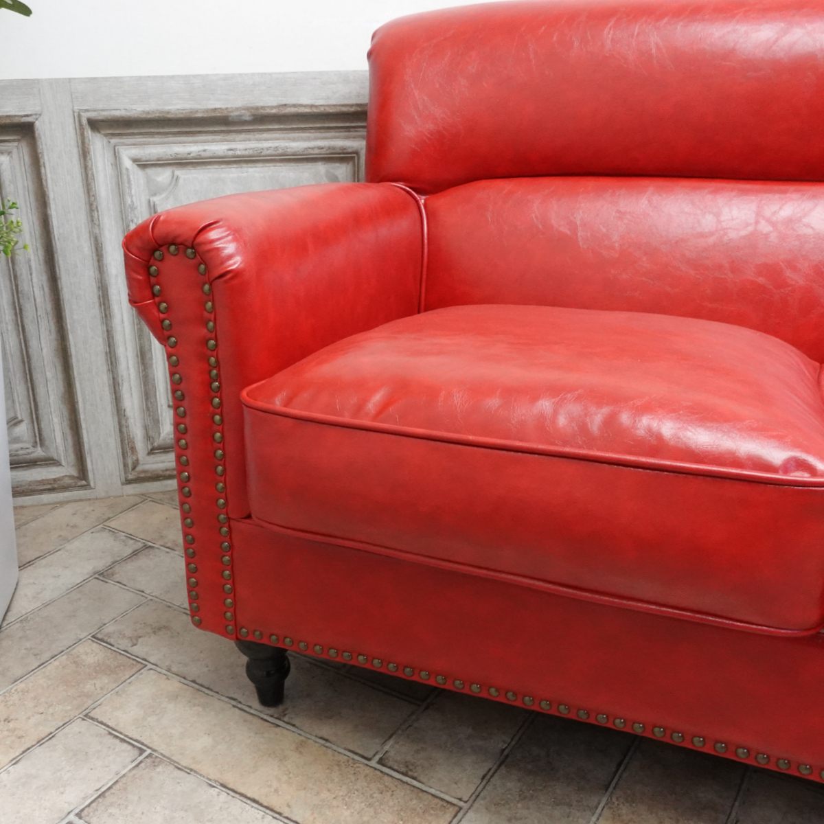 輸入家具 ヨーロッパ ソファー おしゃれ ソファ 3人掛け ソファ 姫系 家具 三人掛け デザイナーズ シャビーシック ソファー 美容室 ソファ エステサロン ヴィンセント トリプルソファ アームソファ ビンテージ レトロ イギリス フェイクレザー 合皮 PU 赤 レッド vn3p63k [3]
