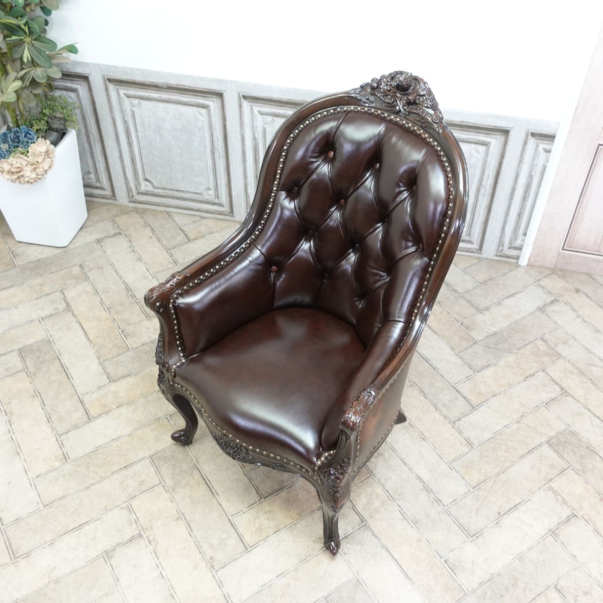 輸入家具 ロココ調家具 アームチェア ソフィア 姫系 ソファー 一人掛け コンパクト フランス イタリア ヨーロッパ 猫脚 かわいい おしゃれ アンティーク風 アンティーク調 店舗什器 デザイナーズ 本皮 本革 レザー 1008-n-5l7126b-a