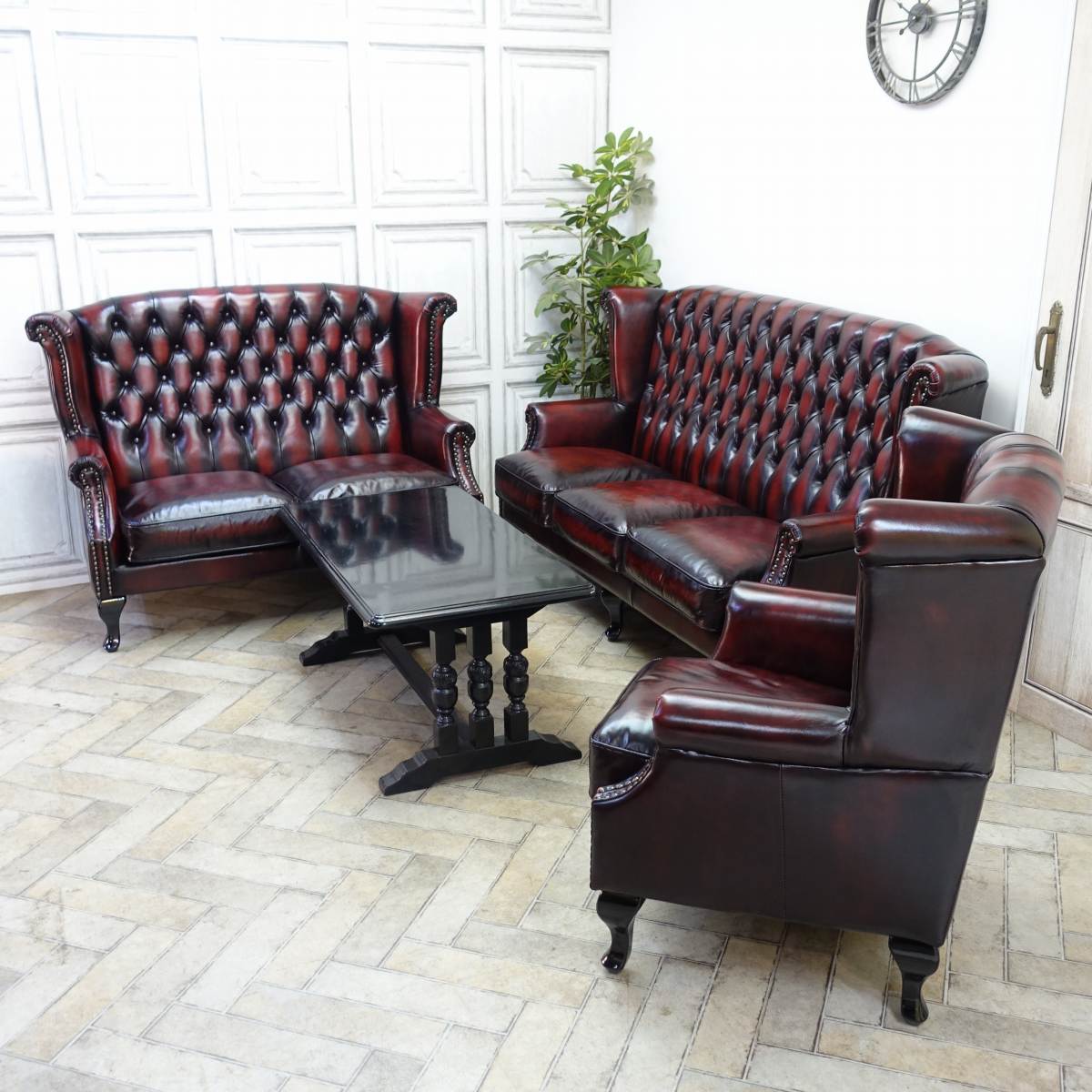 輸入家具 チェスターフィールド ソファ アンティーク ソファー そふぁ 革張り ソファ 二人掛け オックスフォード ダブルソファ 2人用 英国 イギリス ホテル レストラン 書斎 飲食店 店舗什器 カフェ 美容室 ウィングチェア レザー 本革 本皮 赤 レッド SA-256 [2]