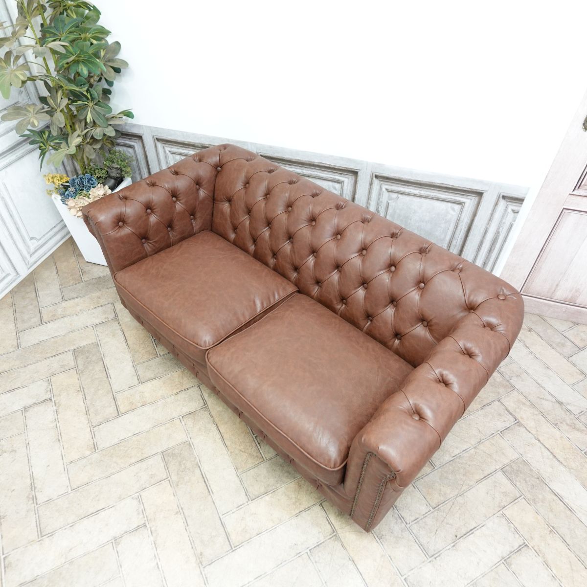 2.5人掛けソファ ヴィンセント 輸入家具 ヨーロッパ ソファー ヨーロピアン チェスターフィールド ソファ アンティーク ソファ サロン ホテル 二人用 ダブルソファ 2p デザイナーズ 英国 イギリス 店舗什器 おしゃれ 合皮 フェイクレザー ブラウン 茶 vc2.5p94k [2]
