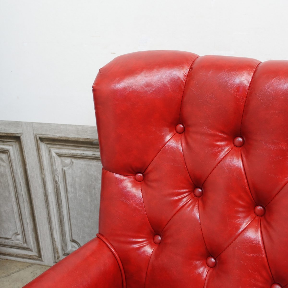 ソファー 2人掛け アンティーク 輸入家具 チェスターフィールド ソファ 二人掛け ハイバック ソファー イギリス 英国 ヴィンテージ ソファ レトロ ダブルソファ ホテル レストラン カフェ オフィス 西海岸 クラブマン 撮影 美容室 フェイクレザー PU 合皮 レッド vh2p63k [2]