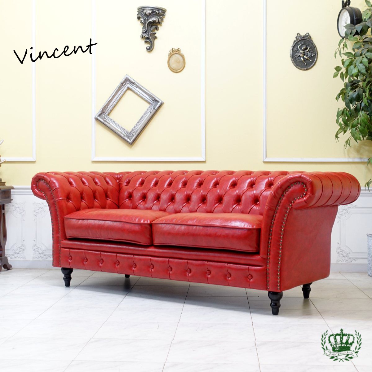乐天商城 - 輸入家具 アンティーク ソファー そふぁ 3人掛け 三人用 3シーター ヴィンセント トリプルソファ ヴィンテージ アンティーク ホテル レストラン カフェ 店舗什器 チェスターフィールド バタフライ デザイナーズ おしゃれ ソファ フェイクレザー PU 合皮 レッド 赤 vj3p63k