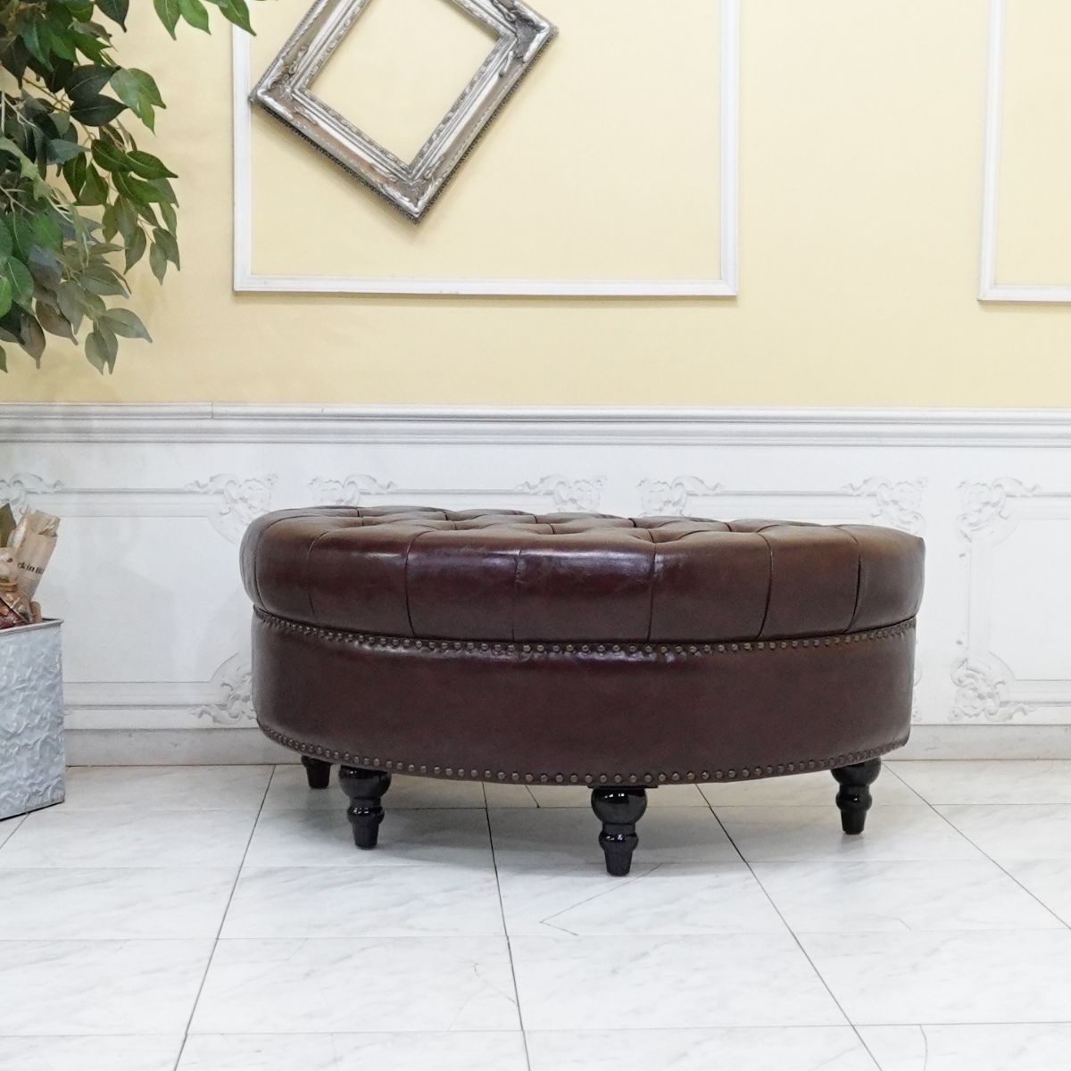 ハーフムーンスツール ヴィンセント 輸入家具 おしゃれ ロースツール かっこいい チェスターフィールド スツール 半円 英国 イギリス レトロ ヴィンテージ ビンテージ アンティーク ホテル 靴屋 猫足 デザイナーズ フェイクレザー 合皮 ブラウン 茶 vohmp38k