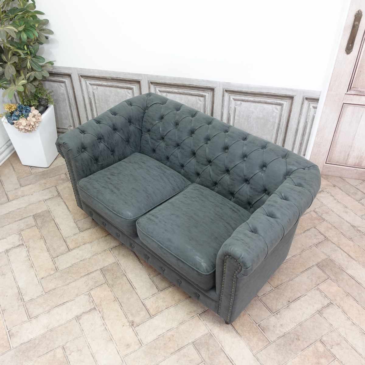 2人掛け ソファ ヴィンセント ヌバックブラックフェイクレザー vc2p71k アンティーク 輸入家具 おしゃれ ソファー チェスターフィールド 二人掛け イギリス クラシック レトロ モダン デザイナーズ ビンテージ ヴィンテージ ホテル レストラン 店舗什器 黒 PU 合皮 vc2p71k [2]