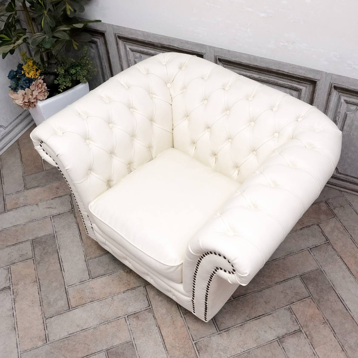 輸入家具 一人掛け ソファー 1人掛け 一人用 アンティーク シングルソファー チェスターフィールド ソファ ヴィンセント イギリス 英国 おしゃれ ソファ 可愛い かわいい レトロ ソファ 姫系 ソファー デザイナーズ サロン フェイクレザー 合皮 PU オフホワイト vj1p73k