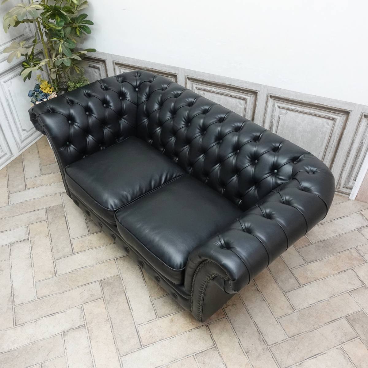 輸入家具 チェスターフィールド ソファ 二人掛け ソファー アンティーク チェスターフィールド ソファー 2人用 ダブルソファ イギリス 英国 書斎 美容室 本物の高級感 ヴィンテージ レトロ おしゃれ デザイナーズ リビング フェイクレザー 合皮 PU ブラック 黒 vj2p32k [2]