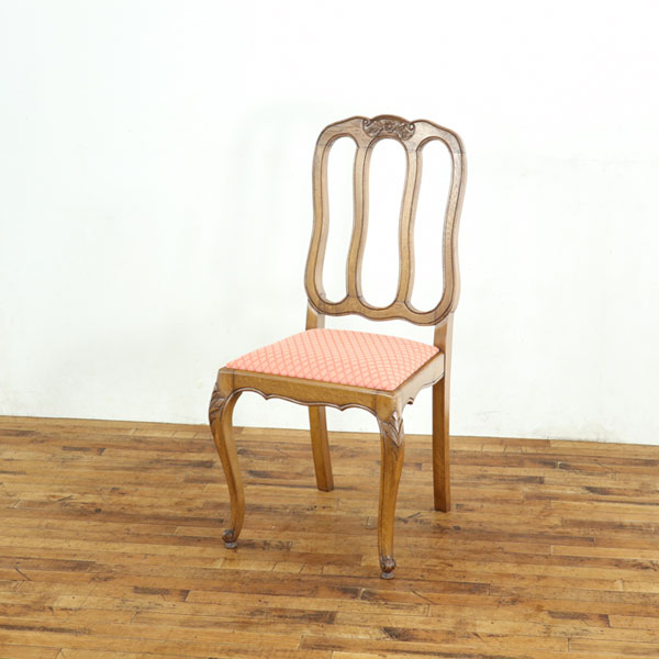 乐天商城 - アンティーク 張替済ダイニングチェア お花の彫刻が可愛らしい 猫脚も可愛い 定番デザイン フランス家具 アンティークフレックス 65290