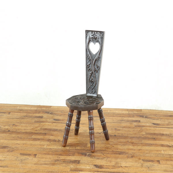 乐天商城 - アンティーク スピニングチェア 人気 可愛らしいシルエット 背もたれ部分の彫刻にも注目 イルカの彫刻が独特の雰囲気 イギリス家具 80288