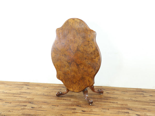 ウォールナットの美しい杢目 ルーテーブル チルトトップテーブル 天板を立ち上げて収納できる イギリス アンティークフレックス 59873