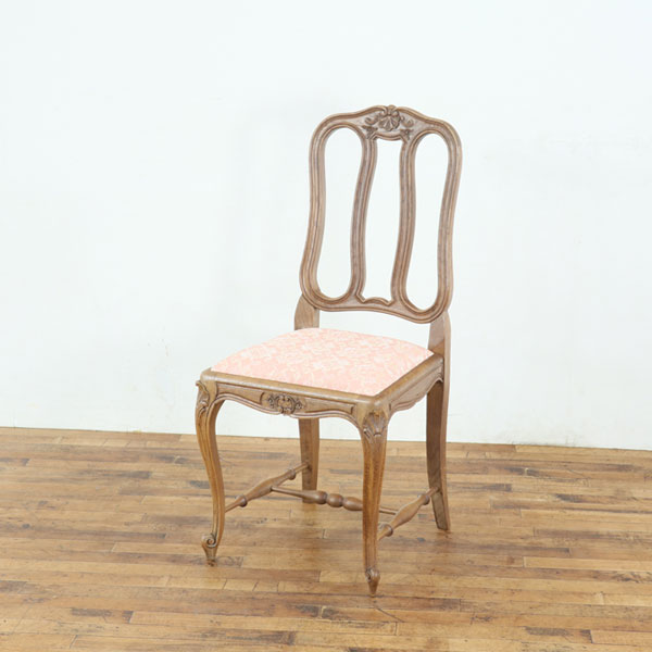 アンティーク 張替済ダイニングチェア 猫脚 貝殻モチーフの彫刻が可愛いらしい 曲線的な形状の背もたれ 定番デザイン フランス家具 65442(3.0)