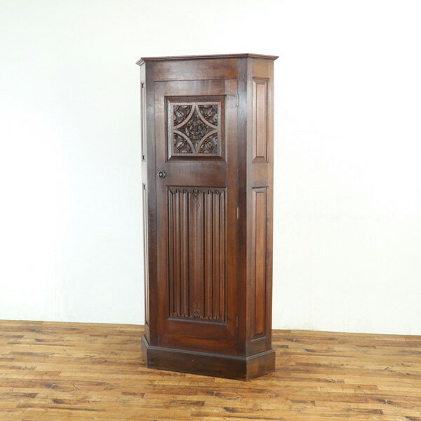 乐天商城 - アンティーク コーナーローブ 珍しいお品 1枚扉 扉部分の装飾が素敵 英国家具らしい落ち着いた雰囲気 アンティークフレックス 80323