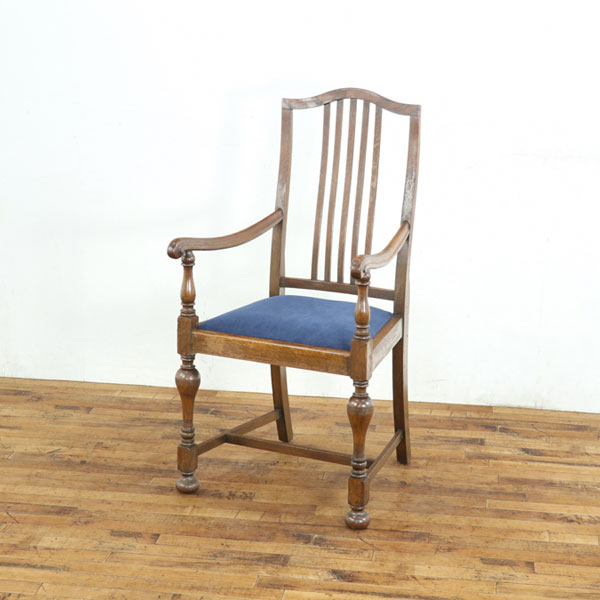 乐天商城 - 英国アンティーク 張替済アームチェア 肘掛け椅子 背もたれのトップが曲線 味わい深い雰囲気 カーバーチェア チェア イギリス家具 80501a