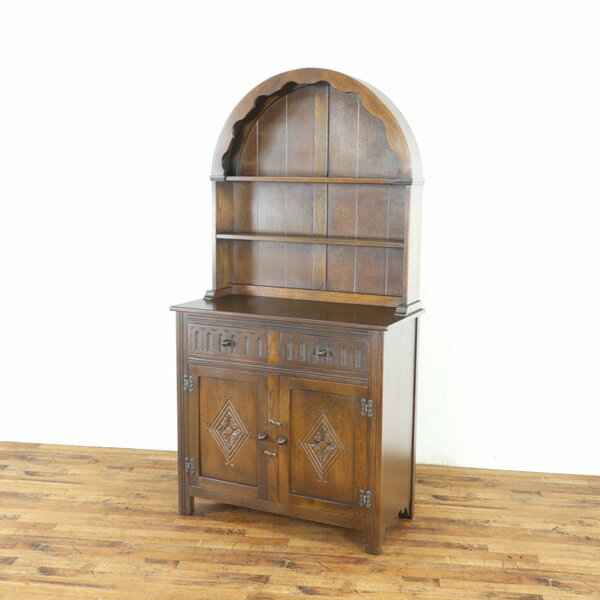 乐天商城 - カップボード ゴシックを感じる彫刻が素敵 可愛らしいドームトップタイプ 英国らしいカッコよさ 収納兼ディスプレイ棚 イギリス 80707