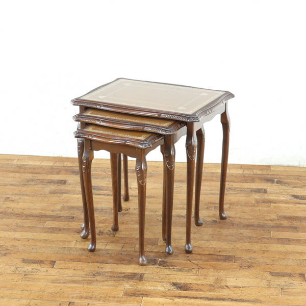 乐天商城 - ネストテーブル ガラストップ 金彩の入ったレザーも魅力 入れ子式テーブル3点セット ソファ横にも イギリス アンティークフレックス 80725