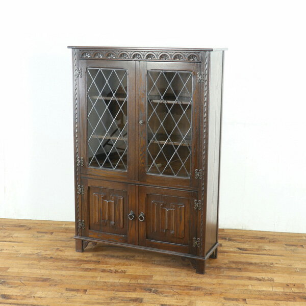 乐天商城 - ブックケース ステンドグラスが素敵 定番的なデザイン 扉2枚タイプ 扉部分の彫刻にこだわり 本棚 英国家具 アンティークフレックス 80749