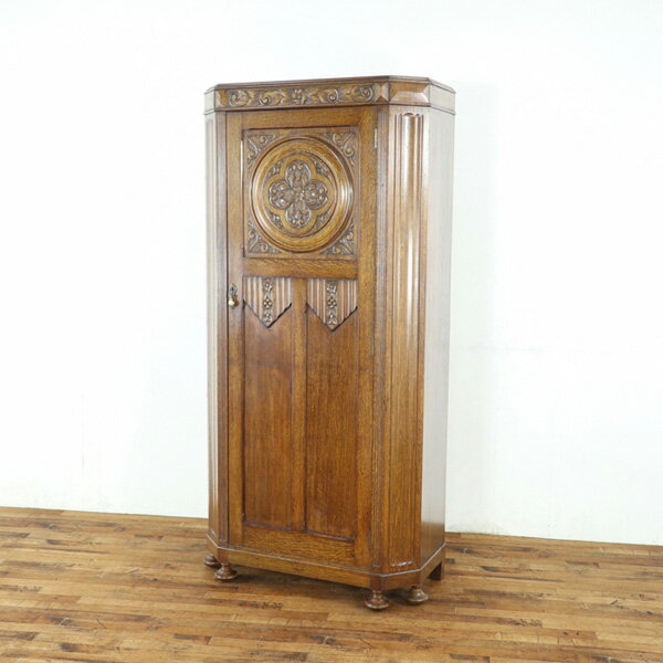 乐天商城 - アンティーク ワードローブ 前面の彫刻が印象的 デザインへのこだわり 扉裏にはミラー 明るめのお色 英国 アンティークフレックス 80752