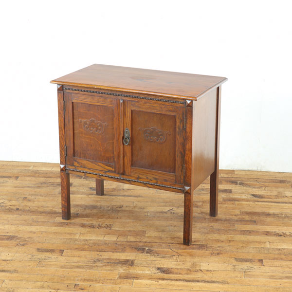 乐天商城 - アンティーク キャビネット 優しいお色とかわいいサイズ 小ぶり 扉前面の装飾が魅力的 扉収納 イギリス家具 アンティークフレックス 80789