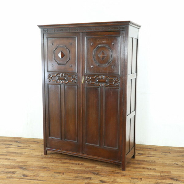 乐天商城 - アンティーク ワードローブ キャビネット 2枚扉タイプ 大きめサイズ 横幅128cm 庫内には全身鏡 収納 英国 アンティークフレックス 80809