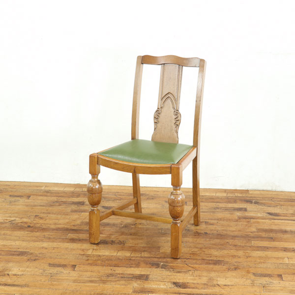 乐天商城 - アンティーク 張替済ダイニングチェア 明るめお色が素敵 ナチュラルな印象 背もたれの装飾が魅力 足元に目が行くデザイン 英国家具 80262