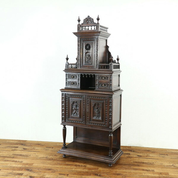 アンティーク キャビネット ゴシック様式 小ぶりサイズ 幅91cm ダークカラーが重厚な雰囲気 扉部分の彫刻が素敵 収納家具 フランス 65235