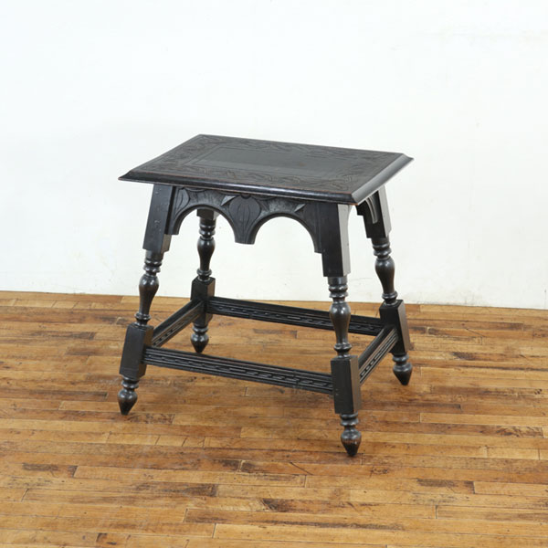 アンティーク サイドテーブル 幅65×奥49×高64cm ダークカラー 彫刻 存在感ある佇まい イギリス アンテ..