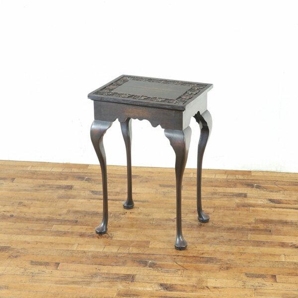 乐天商城 - アンティーク スモールテーブル 珍しい小ぶりサイズ ダークカラー 天板の彫刻が魅力的 ディスプレイ台 英国 アンティークフレックス 80716