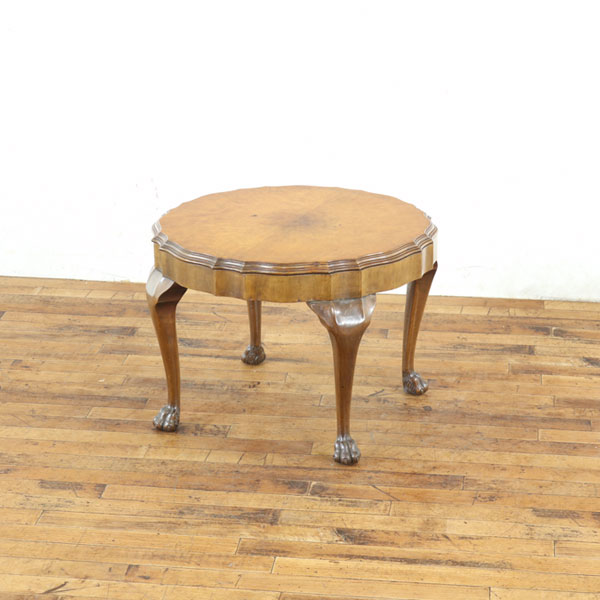 乐天商城 - アンティーク コーヒーテーブル 丸形天板 天板形状が特徴的 幕板部分にも装飾 足先にも彫刻 小ぶりながらも感じるこだわり イギリス80790