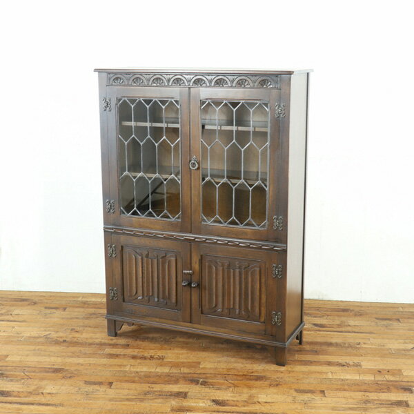 乐天商城 - ブックケース ステンドグラスが印象的 英国家具の伝統を受け継ぐデザイン 深めのお色 自然の濃淡が魅力 定番的なデザイン 本棚 英国 80885