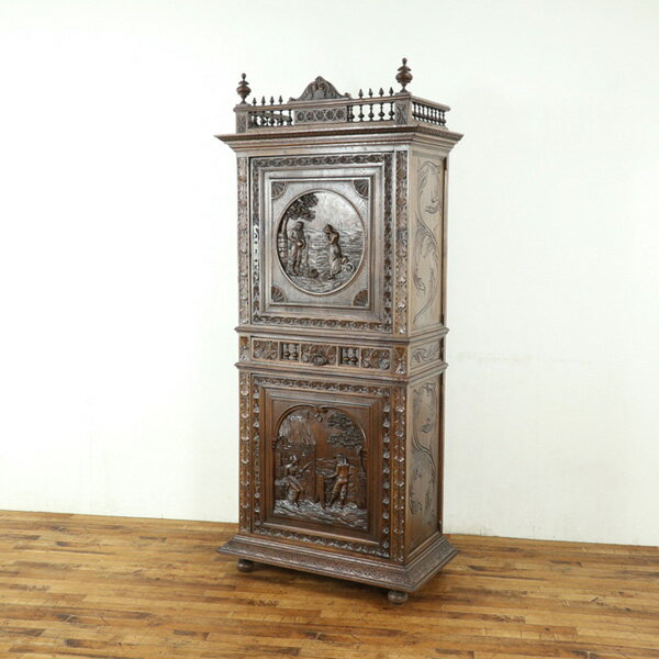 品番 65139 品名 キャビネット 原産国 フランス 材質 チェスナット材 年代 1880年頃 サイズ 横幅：91cm　奥行：48cm　高さ：205cm 商品について 素晴らしい彫刻のキャビネットです。 こうしたテイストのキャビネットの中...