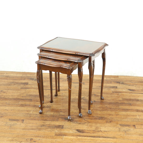 ネストテーブル テーブル3点セット 落ち着いて上品な雰囲気 シンプルなデザイン マホガニー材の美しい杢目 サイドテーブル イギリス 80380