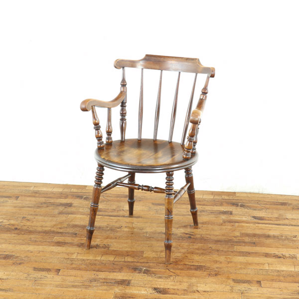 アイベックスアームチェア キッチンチェア 珍しいデザイン すっきりとしたシルエット 丸形状の座面 肘..