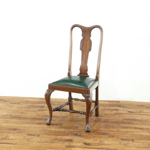 英国アンティーク 張替済クイーンアンチェア 曲線的な背もたれ スプラットバック カブリオールレッグ ..