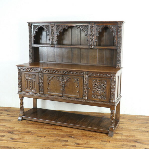 アンティーク カップボード 特徴的なデザイン ゴシックアーチ 横長タイプ 幅169cm 食器棚 飾り棚 店舗..