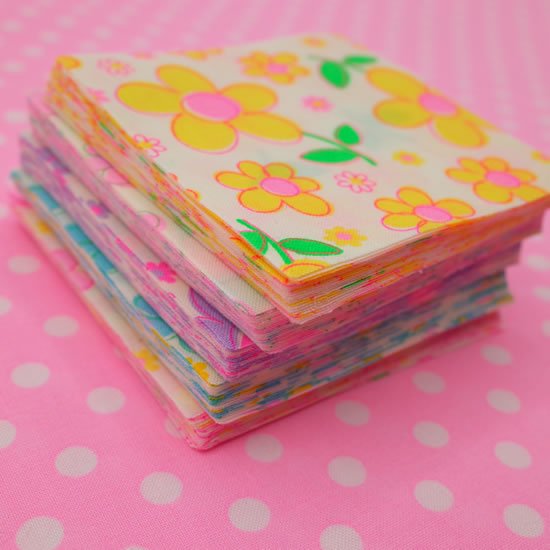 オリジナル生地 fleur スクエアピース 「7cm」100枚セット 【10%OFF】 カット済み 手芸 布 コットン ファブリック パッチワーク お得 綿100 キルト レトロ かわいい 生地 花柄 フラワー