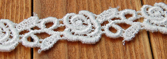 【送料無料】1.5cm幅きれいなオフ白バラケミカルレース(500m)