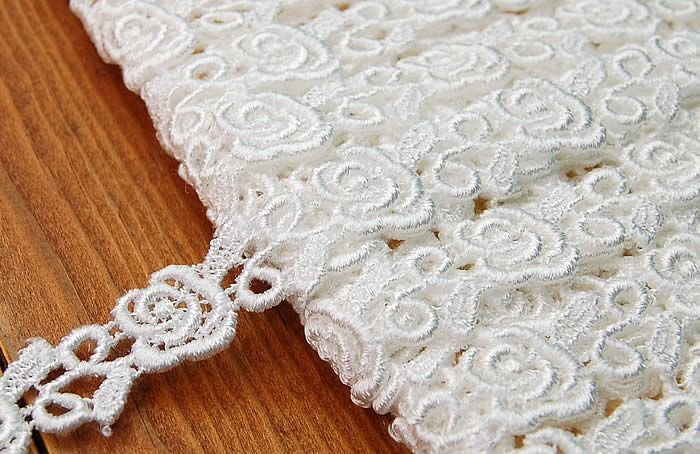 【送料無料】1.5cm幅きれいなオフ白バラケミカルレース(500m)